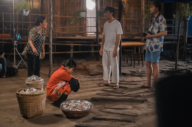 Netizen phấn khích với cảnh &quot;giường chiếu&quot; của cặp đôi Tiến - Tài trong webdrama đam mỹ &quot;Ước hẹn làng chài&quot; tập 4 - Ảnh 6.