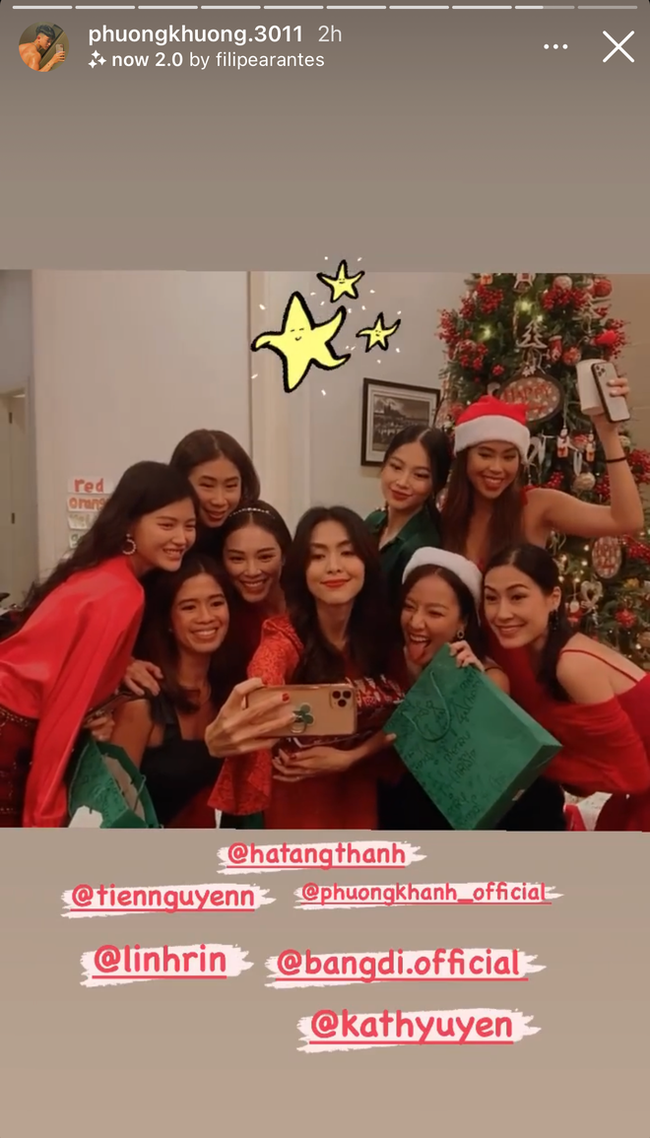 Đại gia đình tỷ phú Johnathan Hạnh Nguyễn mở tiệc Giáng sinh, Linh Rin xuất hiện rạng rỡ khiến dân tình đồn đoán chắc sớm thành "con dâu tỷ phú" - Ảnh 4. Đại gia đình tỷ phú Johnathan Hạnh Nguyễn mở tiệc Giáng sinh, Linh Rin xuất hiện rạng rỡ khiến dân tình đồn đoán chắc sớm thành "con dâu tỷ phú" - Ảnh 4.