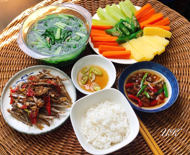 Mâm cơm chưa tới 100k ngon đẹp hút mắt, ai nhìn cũng mê - Ảnh 4.