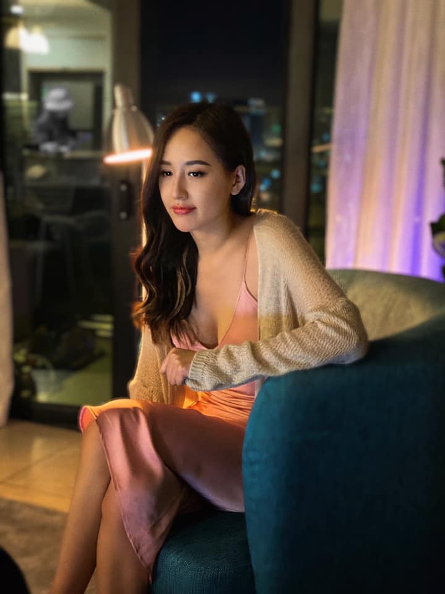Mai Phương Thúy mặc váy dây mỏng manh ở nhà, lộ vòng 1 lấp ló "nóng bỏng mắt" - Ảnh 2. Mai Phương Thúy mặc váy dây mỏng manh ở nhà, lộ vòng 1 lấp ló "nóng bỏng mắt" - Ảnh 2.