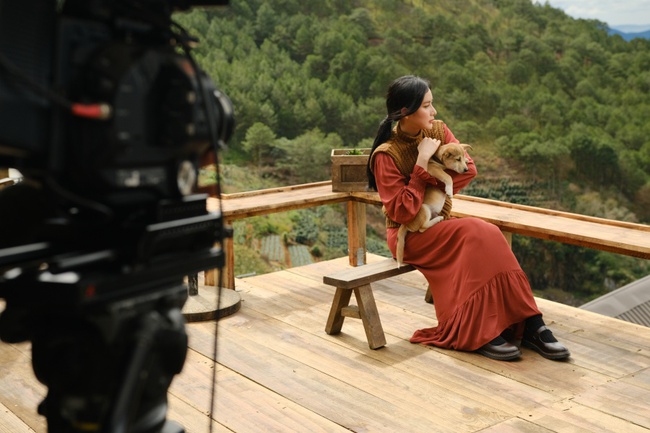 Thái Tuyết Trâm tung MV kể chuyện tình đậm chất "nàng thơ" - Ảnh 9. Thái Tuyết Trâm tung MV kể chuyện tình đậm chất "nàng thơ" - Ảnh 9.