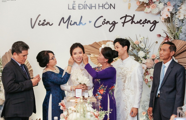 Soi 2 đám cưới Công Phượng và Bùi Tiến Dũng: Tổ chức tận 3 nơi, dàn khách mời khủng và những chi tiết đặc biệt - Ảnh 4. Soi 2 đám cưới Công Phượng và Bùi Tiến Dũng: Tổ chức tận 3 nơi, dàn khách mời khủng và những chi tiết đặc biệt - Ảnh 4.