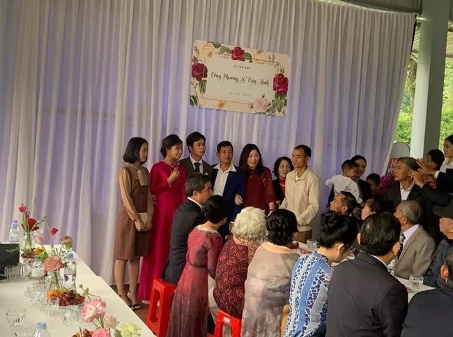 Hình ảnh cô dâu Viên Minh e ấp nơi hôn trường ở quê Công Phượng gây sốt vì quá giản dị, ấm áp - Ảnh 2. Hình ảnh cô dâu Viên Minh e ấp nơi hôn trường ở quê Công Phượng gây sốt vì quá giản dị, ấm áp - Ảnh 2.