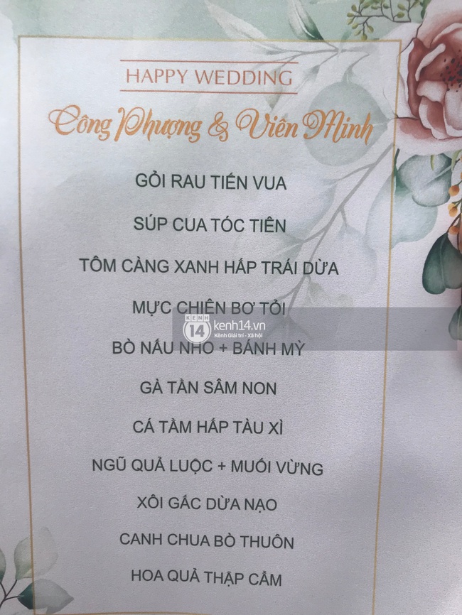 Cận cảnh thực đơn &quot;cỗ quê&quot; lên tới 10 món gia đình Công Phượng tiếp đãi quan khách, trên mỗi bàn tiệc còn có một chi tiết khiến nhiều người nể vì sự tinh tế - Ảnh 2.