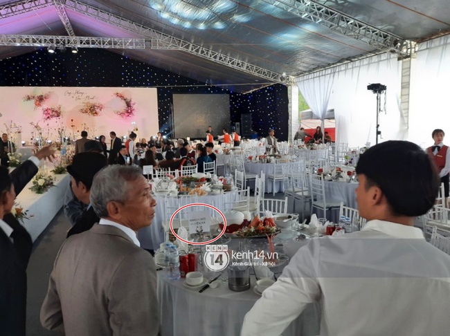 Cận cảnh thực đơn "cỗ quê" lên tới 10 món gia đình Công Phượng tiếp đãi quan khách, trên mỗi bàn tiệc còn có một chi tiết khiến nhiều người nể vì sự tinh tế - Ảnh 3. Cận cảnh thực đơn "cỗ quê" lên tới 10 món gia đình Công Phượng tiếp đãi quan khách, trên mỗi bàn tiệc còn có một chi tiết khiến nhiều người nể vì sự tinh tế - Ảnh 3.