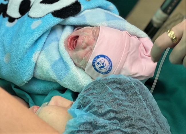 Người mẹ trẻ chiến đấu với ung thư để sinh con và câu nói chạm vào trái tim của nhiều người: "Chỉ mong ca mổ diễn ra tốt đẹp để con được chào đời khoẻ mạnh" - Ảnh 5. Người mẹ trẻ chiến đấu với ung thư để sinh con và câu nói chạm vào trái tim của nhiều người: "Chỉ mong ca mổ diễn ra tốt đẹp để con được chào đời khoẻ mạnh" - Ảnh 5.