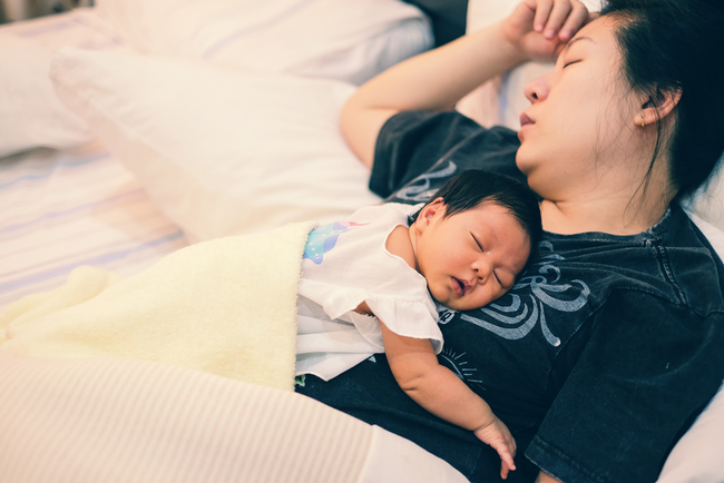 Nuôi con mà "9 người 10 ý", áp lực vô hình khiến các mẹ loay hoay - Ảnh 1. Nuôi con mà "9 người 10 ý", áp lực vô hình khiến các mẹ loay hoay - Ảnh 1.