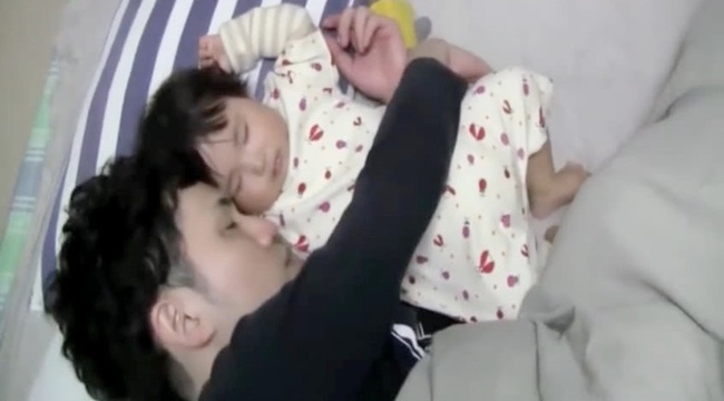 Mẹ nhờ con gái nhỏ gọi bố dậy ăn sáng, đến khi mở cửa phòng và nhìn kết quả mà cô lập tức "câm nín" - Ảnh 3. Mẹ nhờ con gái nhỏ gọi bố dậy ăn sáng, đến khi mở cửa phòng và nhìn kết quả mà cô lập tức "câm nín" - Ảnh 3.
