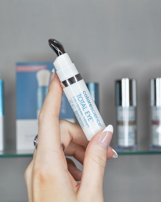 Lấy chồng làm bác sĩ, quý cô "ngộ" ra ngay quy trình skincare buổi sáng chỉ 4 món mà nâng tông da, xóa sạch tỳ vết - Ảnh 7. Lấy chồng làm bác sĩ, quý cô "ngộ" ra ngay quy trình skincare buổi sáng chỉ 4 món mà nâng tông da, xóa sạch tỳ vết - Ảnh 7.