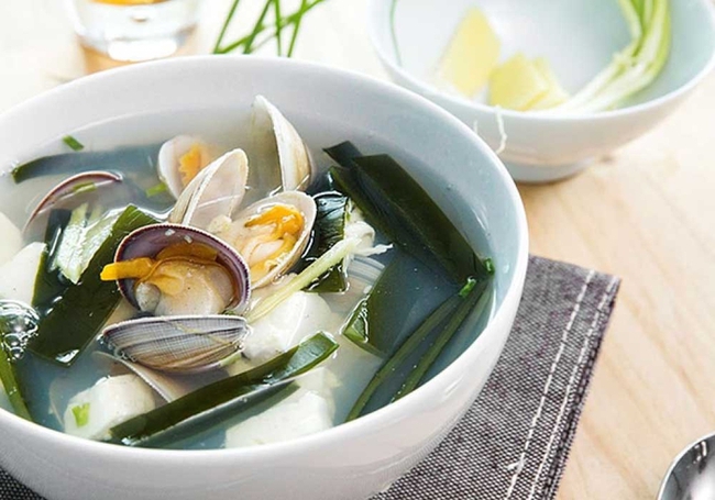 Món canh nóng hổi, thơm ngon này không chỉ giúp chị em thổi bay cái lạnh của mùa đông mà còn hỗ trợ đánh tan cả mỡ thừa trong cơ thể! - Ảnh 1.
