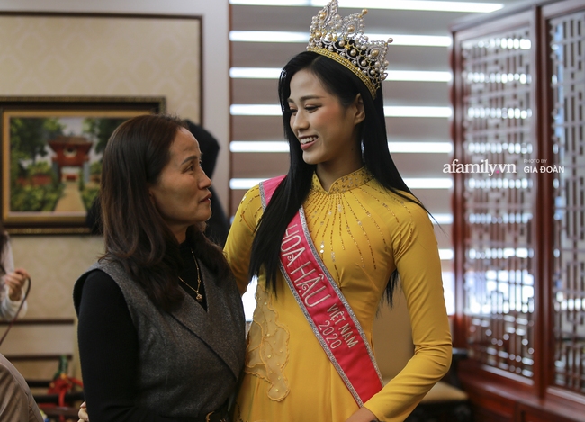 Do Thi Ha returned to university for the first time after being crowned Miss Vietnam 2020 - Photo 2.