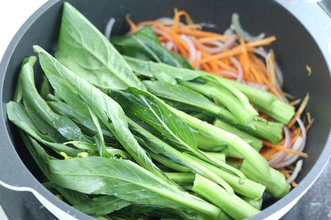 Làm món mì xào này một lần mà sau tuần nào cả nhà cũng "order" làm lại - Ảnh 5.