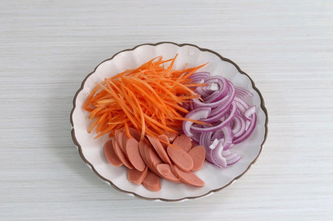 Làm món mì xào này một lần mà sau tuần nào cả nhà cũng "order" làm lại - Ảnh 1.
