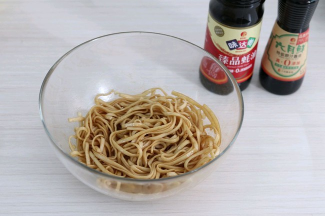 Làm món mì xào này một lần mà sau tuần nào cả nhà cũng "order" làm lại - Ảnh 3.