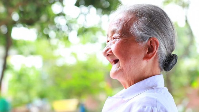 Sức khỏe đường ruột của cụ bà 103 tuổi tương đương với người 30 tuổi, 6 bí quyết sống thọ đơn giản ai cũng có thể áp dụng - Ảnh 1.