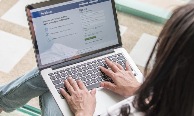 Khó xử khi bị đồng nghiệp và sếp gửi lời mời kết bạn trên facebook, nàng công sở được dân mạng hiến kế giải quyết - Ảnh 1.