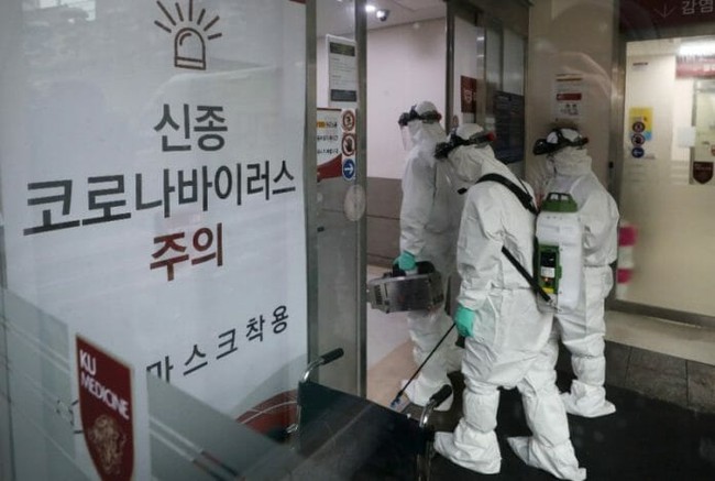 Hàn Quốc có bệnh nhân đầu tiên tử vong vì virus corona, số ca nhiễm đã tăng lên 104 - Ảnh 4. Hàn Quốc có bệnh nhân đầu tiên tử vong vì virus corona, số ca nhiễm đã tăng lên 104 - Ảnh 4.
