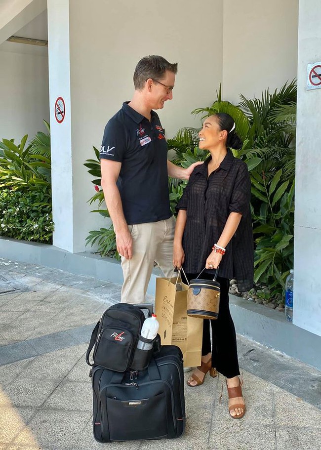 Đoan Trang khởi đầu ng&agrave;y mới tr&agrave;n đầy năng lượng với sự động vi&ecirc;n của chồng T&acirc;y.