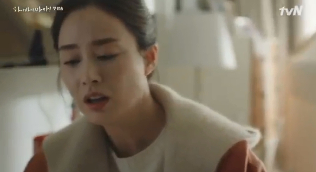 &quot;Hi Bye, Mama!&quot; tập 1: Kim Tae Hee làm hồn ma hóng hớt, thấy con ruột bị dì ghẻ không thương liền đi mách chồng  - Ảnh 6.