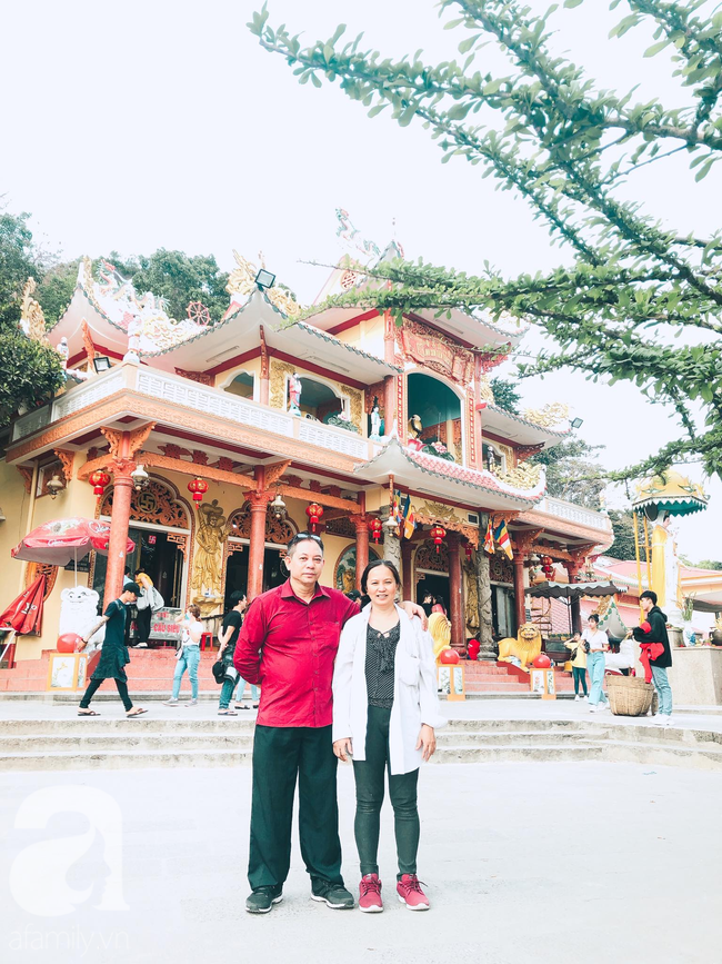 Người đàn ông Hà Nội mê mẩn cô gái Sài Gòn 16 tuổi trong chuyến công tác mà nên vợ nên chồng, 26 năm bên nhau vẫn hạnh phúc nhờ bí quyết: "Tất cả tài sản trong tay vợ" - Ảnh 3. Người đàn ông Hà Nội mê mẩn cô gái Sài Gòn 16 tuổi trong chuyến công tác mà nên vợ nên chồng, 26 năm bên nhau vẫn hạnh phúc nhờ bí quyết: "Tất cả tài sản trong tay vợ" - Ảnh 3.