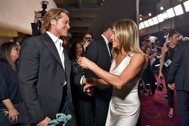 Brad Pitt cùng chồng cũ Jennifer Aniston xảy ra cuộc chiến tranh giành người đẹp? - Ảnh 3.