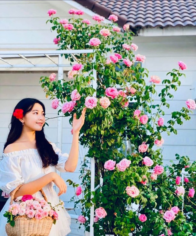 Đỉnh cao nhan sắc của con gái lớn nhà MC Quyền Linh: Chỉ đứng trong vườn chụp ảnh mà đẹp hơn cả người mẫu chuyên nghiệp - Ảnh 1.