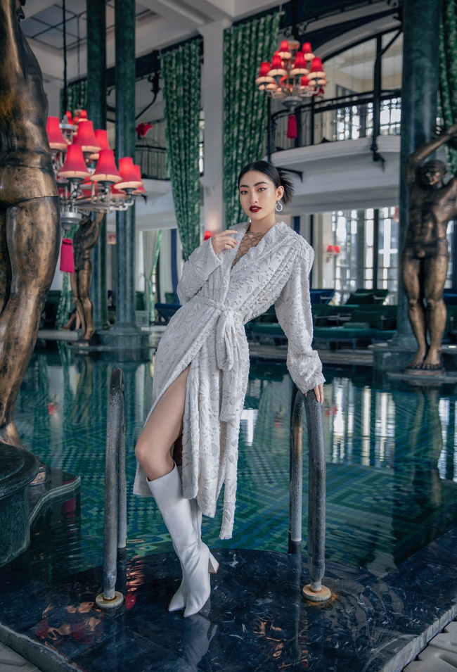 Lương Thùy Linh khoe đôi chân 1m22 dài nhất Vbiz, lên tiếng về chặng đường 6 tháng làm Hoa hậu - Ảnh 3. Lương Thùy Linh khoe đôi chân 1m22 dài nhất Vbiz, lên tiếng về chặng đường 6 tháng làm Hoa hậu - Ảnh 3.