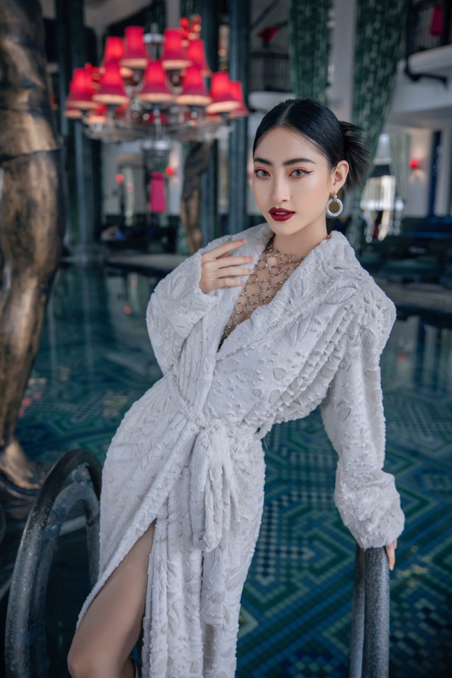 Lương Thùy Linh khoe đôi chân 1m22 dài nhất Vbiz, lên tiếng về chặng đường 6 tháng làm Hoa hậu - Ảnh 5. Lương Thùy Linh khoe đôi chân 1m22 dài nhất Vbiz, lên tiếng về chặng đường 6 tháng làm Hoa hậu - Ảnh 5.