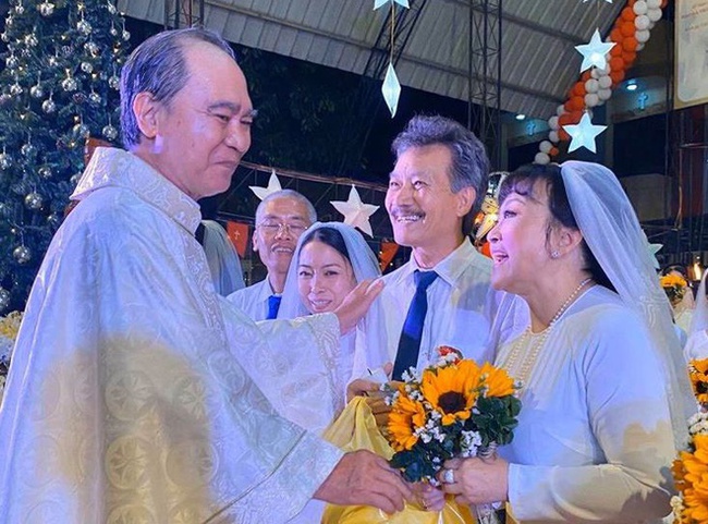 Danh ca Hương Lan cùng chồng tổ chức hôn lễ tại nhà thờ, làm cô dâu ở tuổi 63 - Ảnh 3.