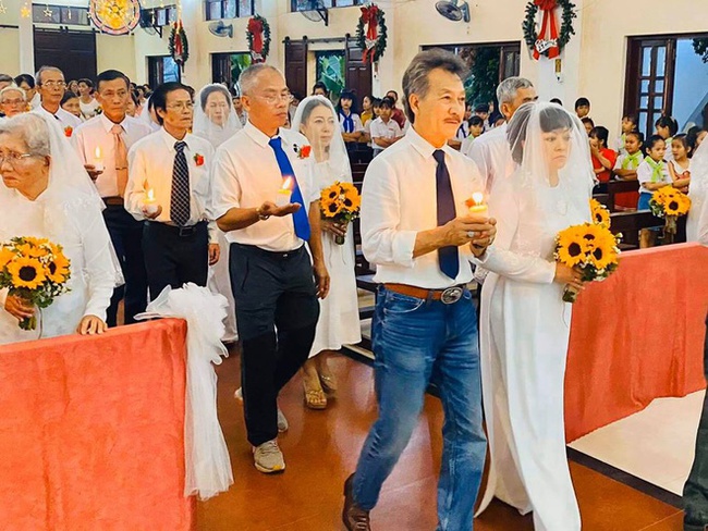 Danh ca Hương Lan cùng chồng tổ chức hôn lễ tại nhà thờ, làm cô dâu ở tuổi 63 - Ảnh 4.