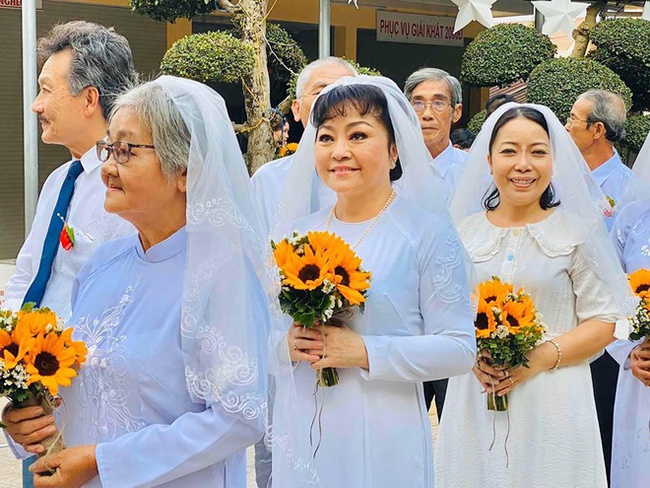Danh ca Hương Lan cùng chồng tổ chức hôn lễ tại nhà thờ, làm cô dâu ở tuổi 63 - Ảnh 7.