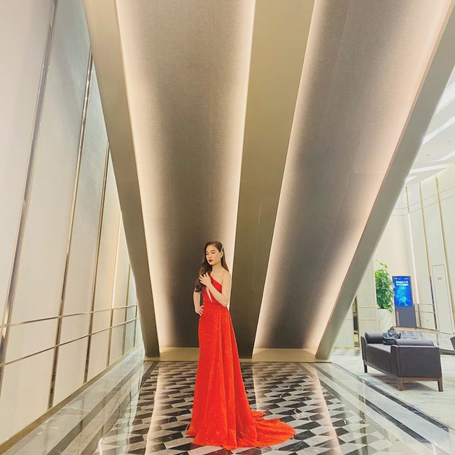 Giang Hồng Ngọc quay trở lại với công việc sau thời gian tránh dịch. Giang Hồng Ngọc quay trở lại với công việc sau thời gian tránh dịch.