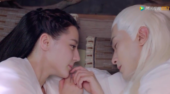 "Tam sinh tam thế Chẩm thượng thư": Trọn bộ cảnh ân ái 18+ của Cao Vỹ Quang, Địch Lệ Nhiệt Ba đỏ mặt xấu hổ - Ảnh 11. "Tam sinh tam thế Chẩm thượng thư": Trọn bộ cảnh ân ái 18+ của Cao Vỹ Quang, Địch Lệ Nhiệt Ba đỏ mặt xấu hổ - Ảnh 11.