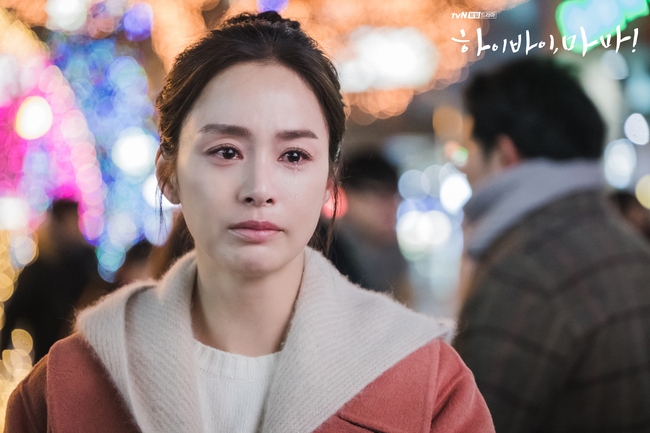 &quot;Hi Bye, Mama&quot;: Trọn bộ ảnh xinh đẹp của Kim Tae Hee trong vai hồn ma, cảnh khóc cũng khiến người xem &quot;tan chảy&quot; - Ảnh 4.