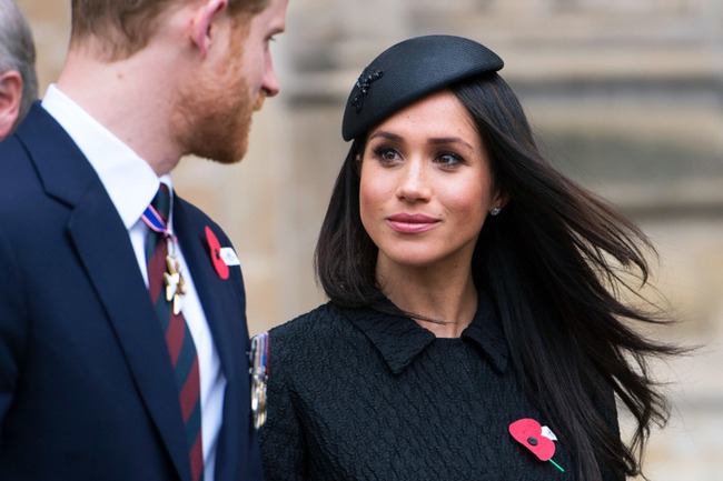 Sau khi bị Canada "hắt hủi", vợ chồng Meghan Markle đón nhận tin buồn cay đắng khác, khiến Nữ hoàng Anh vô cùng khó xử - Ảnh 1.