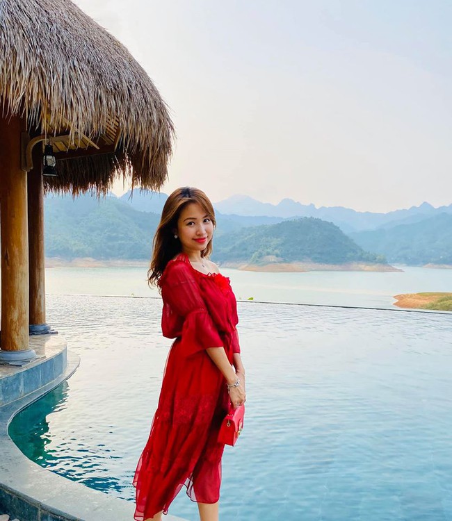 Thanh Vân Hugo thả dáng giữa khung cảnh thiên nhiên thơ mộng. Thanh Vân Hugo thả dáng giữa khung cảnh thiên nhiên thơ mộng.