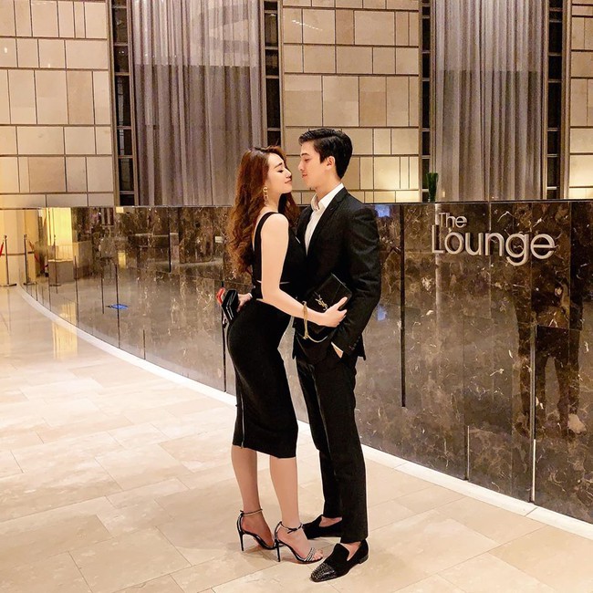 Khánh My cùng người tình điển trai lên đồ ton-sur-ton đi dự sinh nhật. Khánh My cùng người tình điển trai lên đồ ton-sur-ton đi dự sinh nhật.