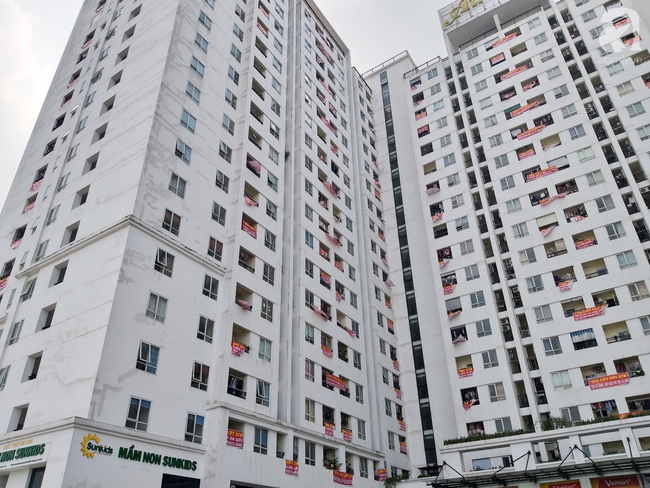 Hà Nội: Cư dân đồng loạt căng băng rôn kín tòa nhà chung cư cao cấp vì chủ đâu tư thất hứa - Ảnh 8.