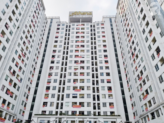 Hà Nội: Cư dân đồng loạt căng băng rôn kín tòa nhà chung cư cao cấp vì chủ đâu tư thất hứa - Ảnh 5.