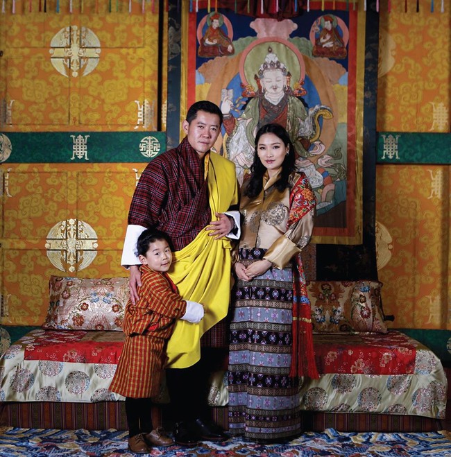 Hoàng hậu &quot;vạn người mê&quot; Bhutan: Hiếm hoi lộ ảnh mang bầu lần thứ 2, nhan sắc hiện tại khiến ai cũng bất ngờ - Ảnh 1.