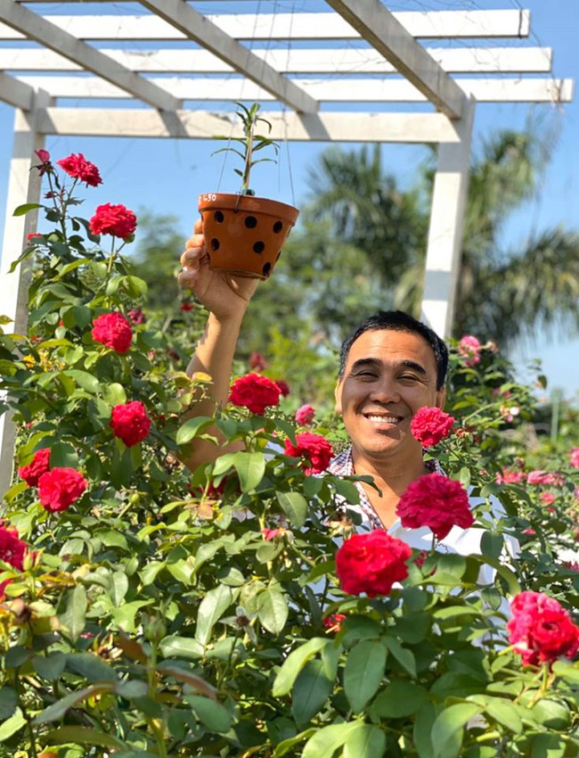 Quyền Linh viết: Rồi mọi thứ sẽ qua, chỉ c&ograve;n nụ cười l&agrave; ở lại haha.