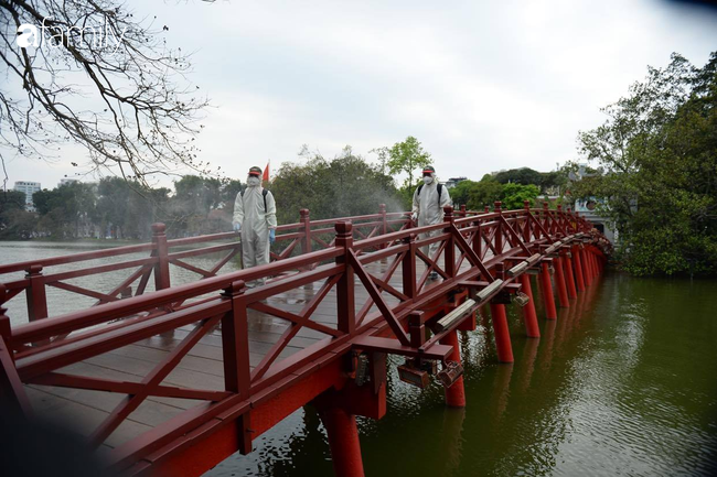Hà Nội: Hàng loạt di tích dừng mở cửa đón khách để phun khử trùng - Ảnh 16. Hà Nội: Hàng loạt di tích dừng mở cửa đón khách để phun khử trùng - Ảnh 16.
