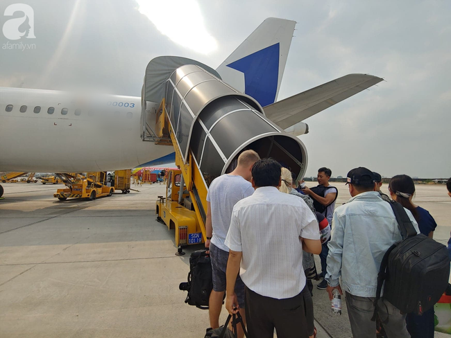 Thông tin mới nhất về phi hành đoàn đưa bệnh nhân Covid-19 thứ 32 tại Việt Nam về nước - Ảnh 1.