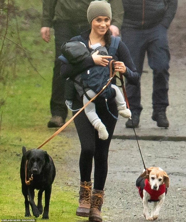 Quay lại Canada với con trai, Meghan Markle gây bất ngờ với cuộc sống xa hoàng gia trái ngược hoàn toàn với những gì nhiều người vẫn nghĩ - Ảnh 1. Quay lại Canada với con trai, Meghan Markle gây bất ngờ với cuộc sống xa hoàng gia trái ngược hoàn toàn với những gì nhiều người vẫn nghĩ - Ảnh 1.