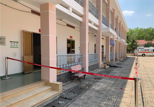 Bệnh viện dã chiến tại TP.HCM chính thức đưa vào sử dụng phòng cách ly áp lực âm cho bệnh nhân nghi nhiễm Covid-19 - Ảnh 5. Bệnh viện dã chiến tại TP.HCM chính thức đưa vào sử dụng phòng cách ly áp lực âm cho bệnh nhân nghi nhiễm Covid-19 - Ảnh 5.