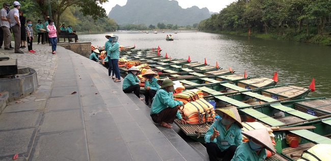 Nhà thờ Phát Diệm danh lam thắng cảnh nổi tiếng tạm đóng cửa chung tay đẩy lùi nCov - Ảnh 6.