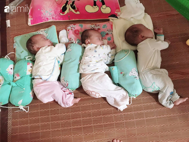 Hé lộ cuộc sống của gia đình bỉm sữa sinh ba: 2 tháng đầu gần như trắng đêm, bà nội, ngoại và 2 người giúp việc hỗ trợ mới xuể - Ảnh 2.