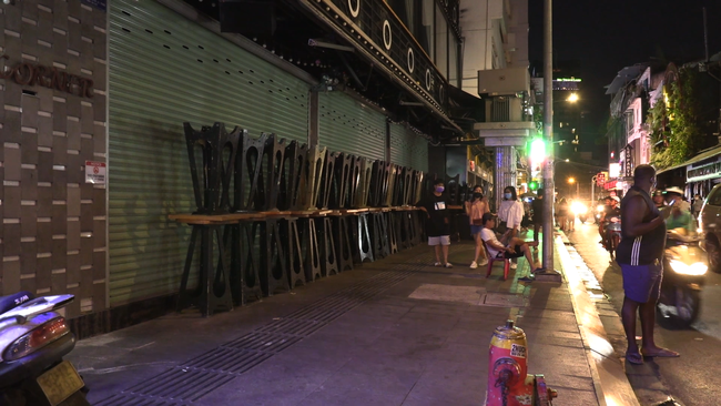 Ảnh: Các quán bar, karaoke ở trung tâm Sài Gòn đóng cửa để phòng dịch - Ảnh 3.