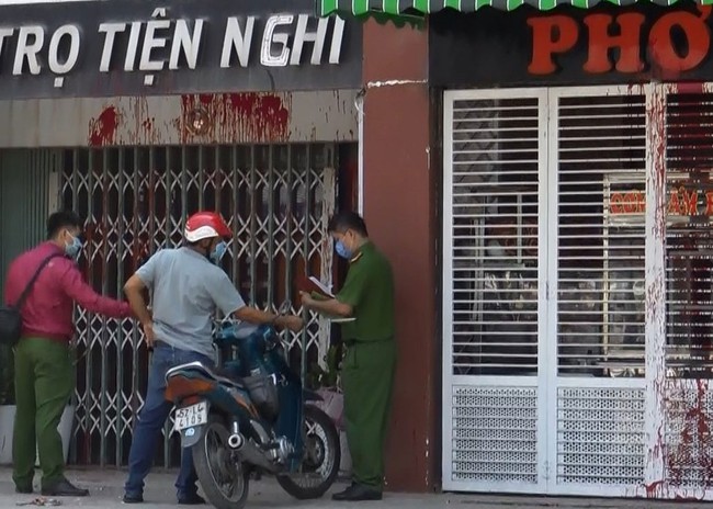 Nhiều hộ dân ở Sài Gòn hoang mang vì bị ‘khủng bố’ bằng chất bẩn - Ảnh 2.