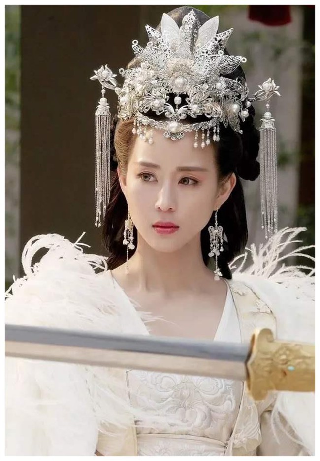 Cô dâu áo trắng lộng lẫy: Dương Mịch - Dương Tử - Trần Kiều Ân đẹp rực rỡ nhưng Trương Quân Ninh xuất sắc nhất - Ảnh 6.